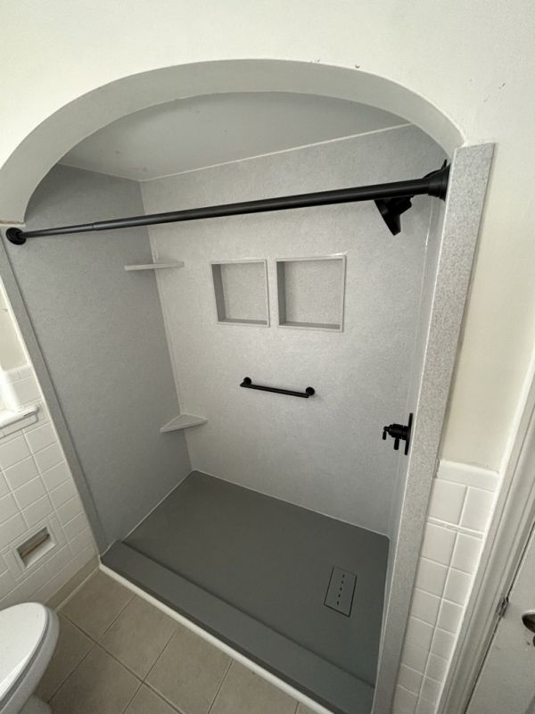 Walk-In Shower Vs. Traditional Shower: Which Is Right For Your Home?